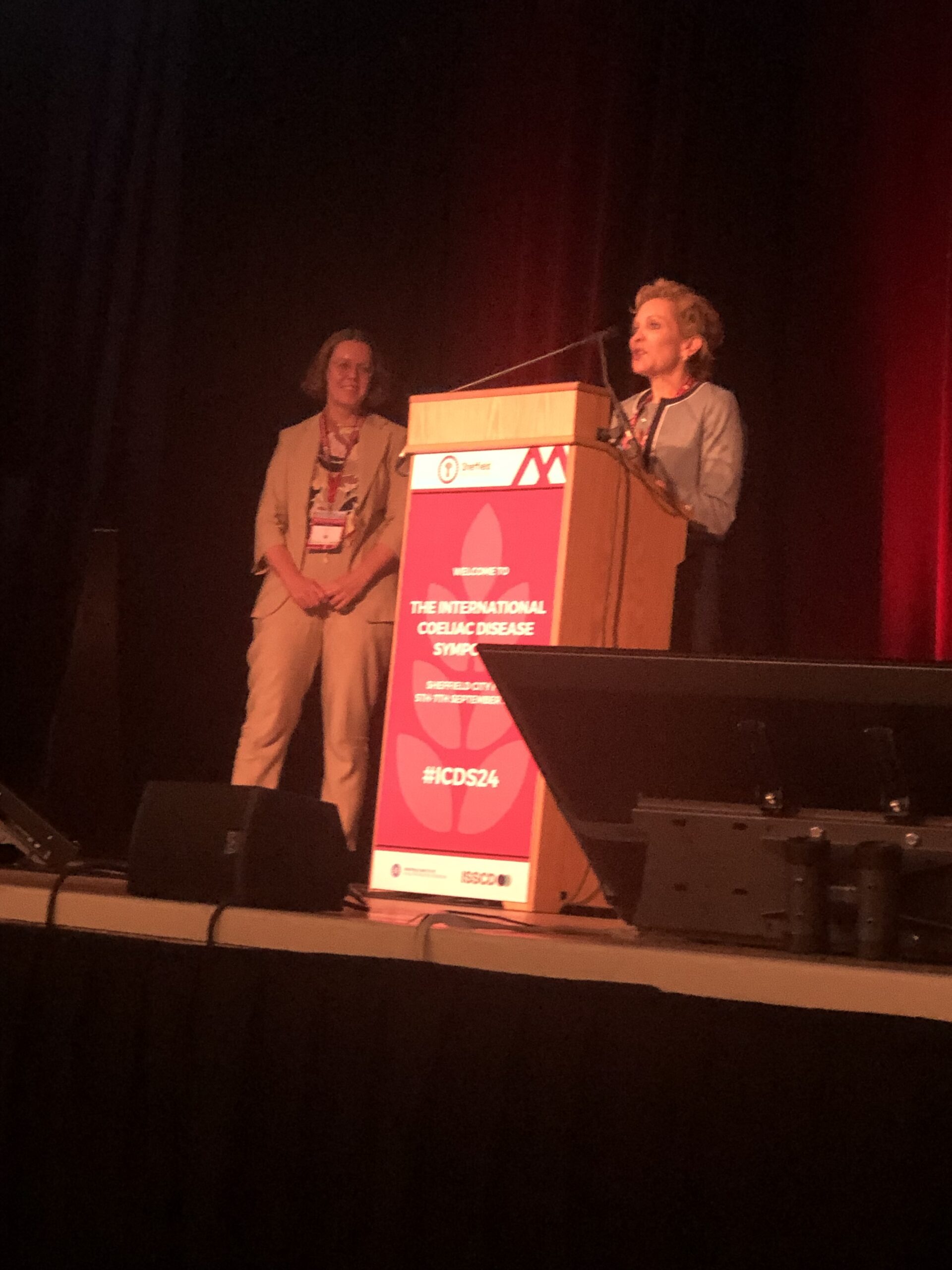CEO of the Celiac Disease Foundation (CDF), USA presenting ISSCD and CDF joint global fellowship award to Fleur du Pre at the International Celiac Disease Sympsoium in Sheffield, September 2024.